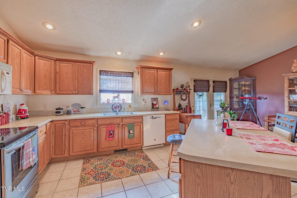 Photo #6: 609 Alfalfa Lane