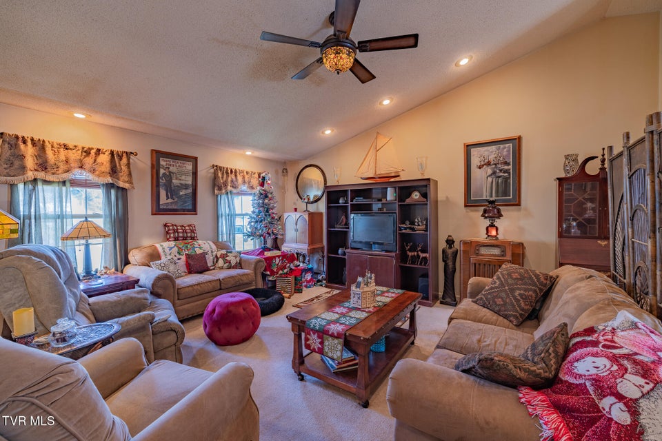 Photo #9: 609 Alfalfa Lane