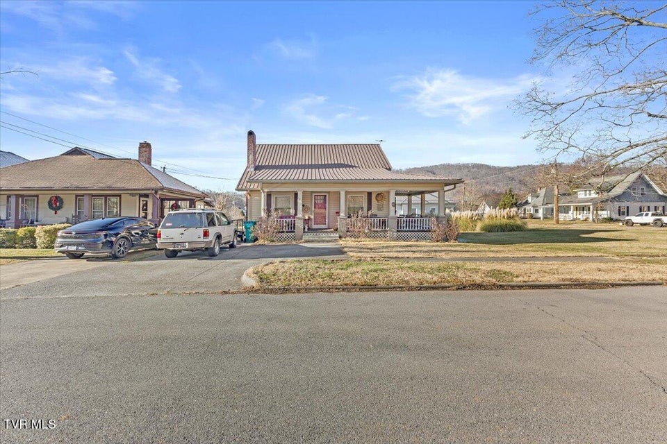 Photo #5: 123 Willow Avenue