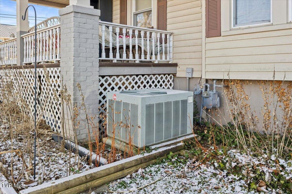 Photo #6: 123 Willow Avenue