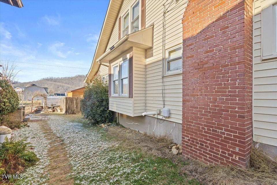 Photo #8: 123 Willow Avenue