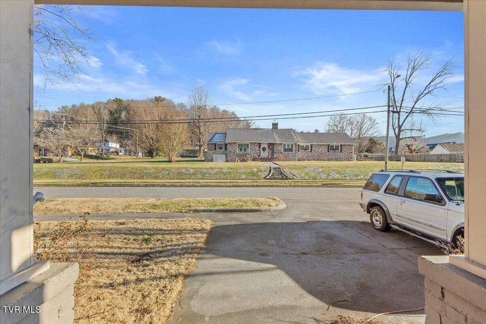 Photo #10: 123 Willow Avenue