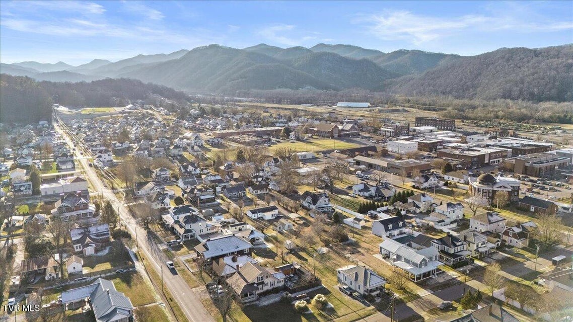 Photo #31: 123 Willow Avenue