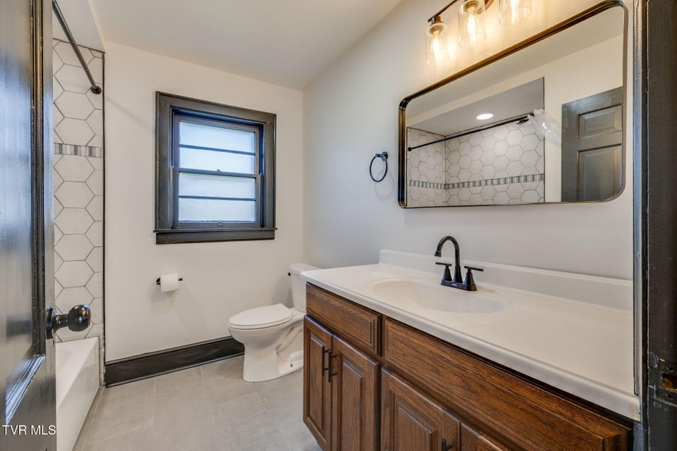 Photo #12: 837 E State Street