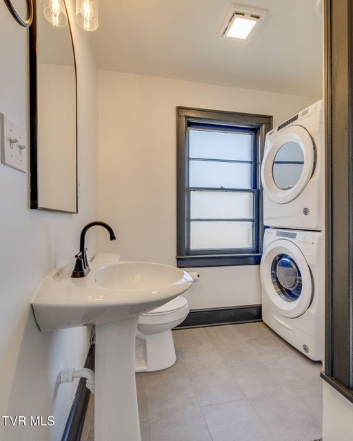 Photo #16: 837 E State Street