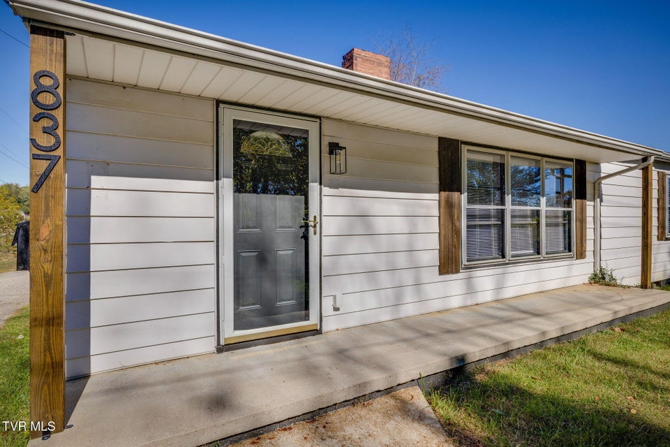 Photo #21: 837 E State Street