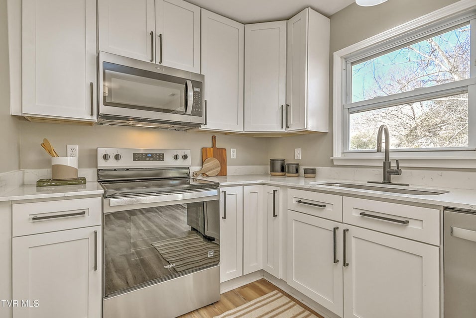 Photo #27: 3408 Cardinal Street