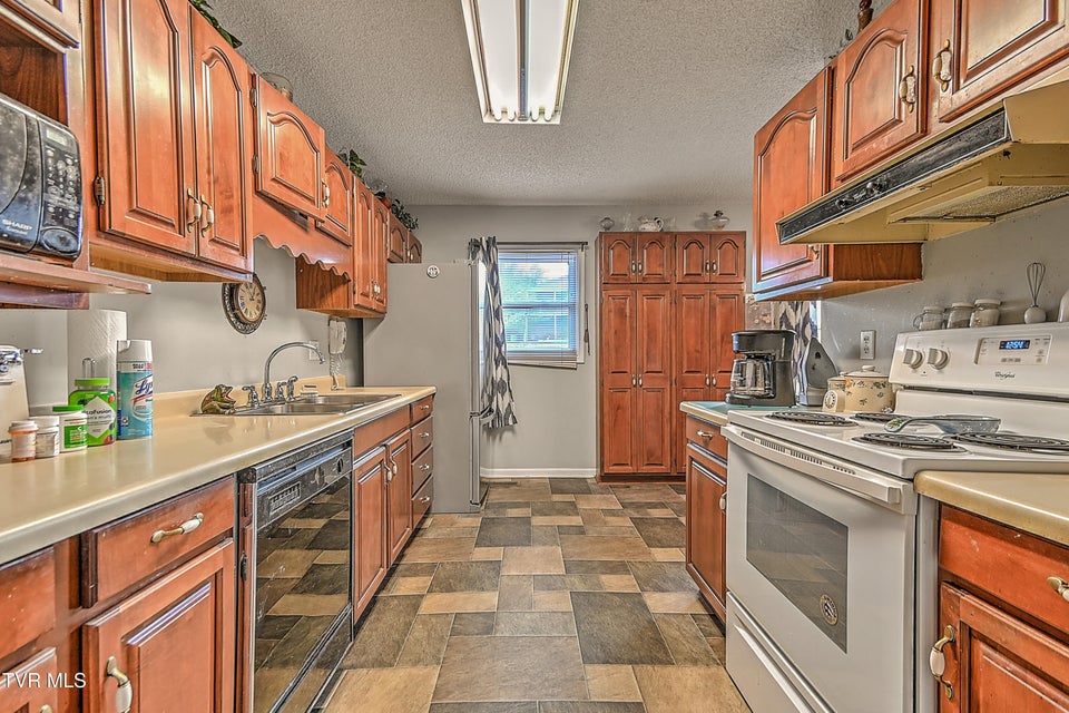 Photo #11: 270 Alders Place Extension