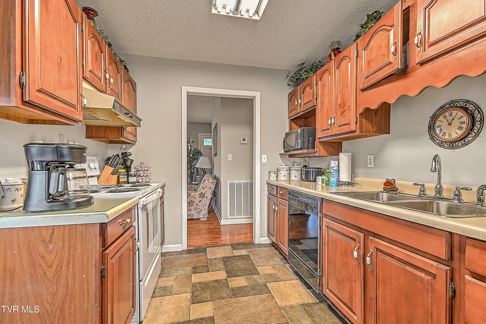 Photo #12: 270 Alders Place Extension