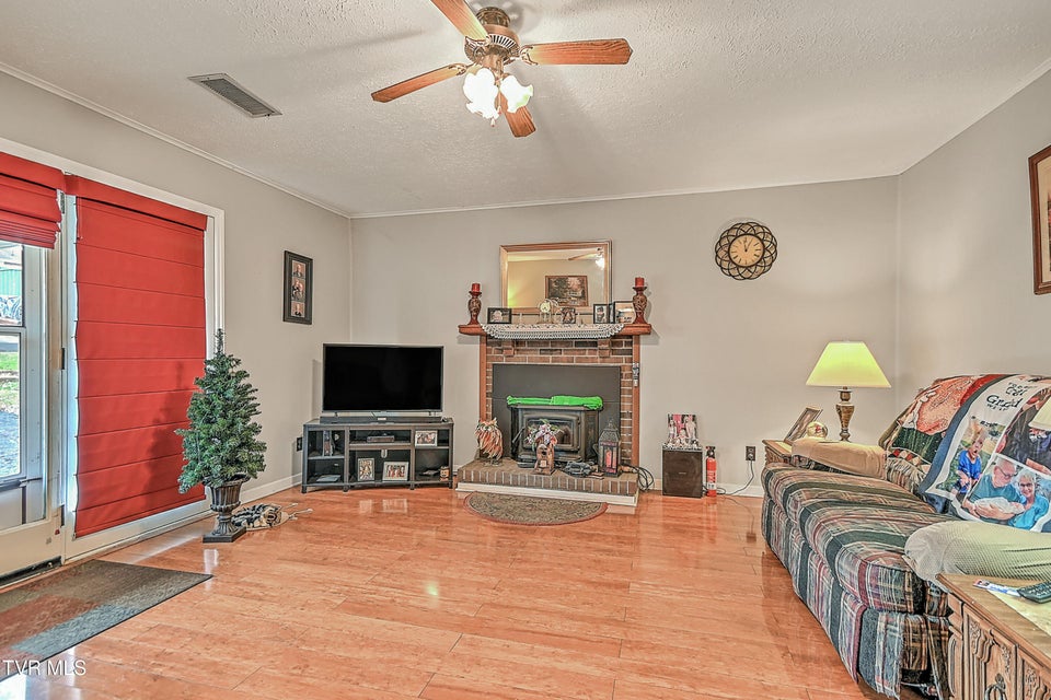 Photo #4: 270 Alders Place Extension