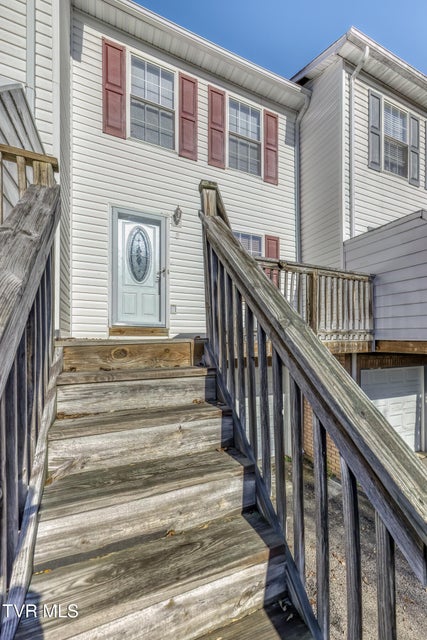 Photo #3: 121 Bilco Street