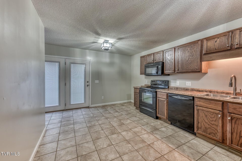 Photo #11: 121 Bilco Street