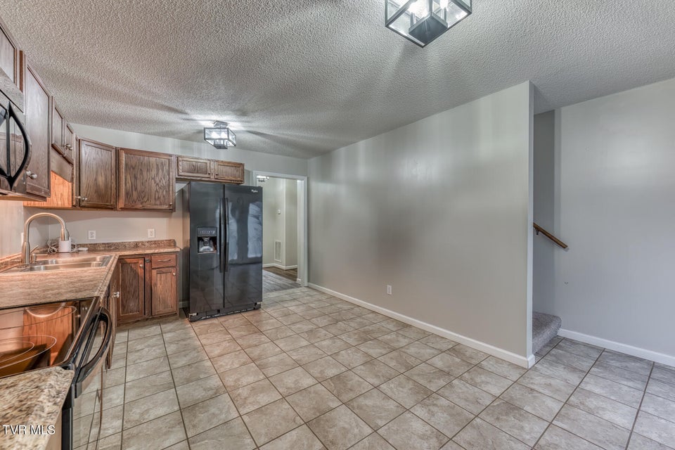 Photo #14: 121 Bilco Street