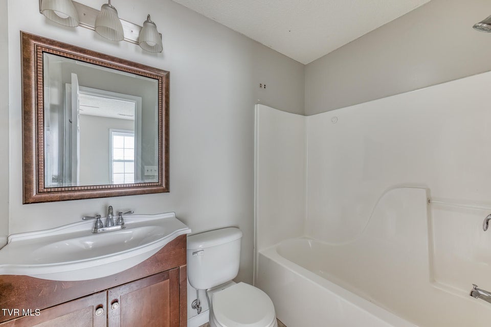 Photo #17: 121 Bilco Street