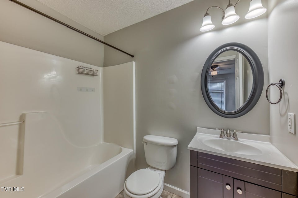 Photo #20: 121 Bilco Street