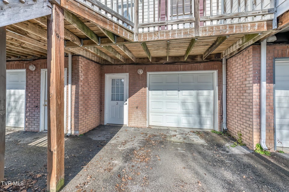 Photo #26: 121 Bilco Street