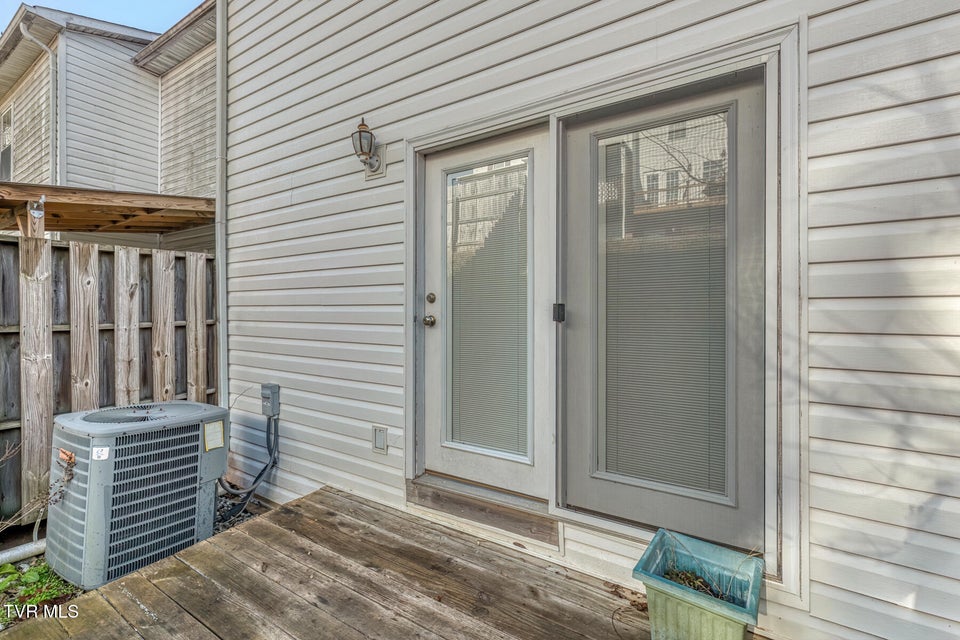 Photo #27: 121 Bilco Street