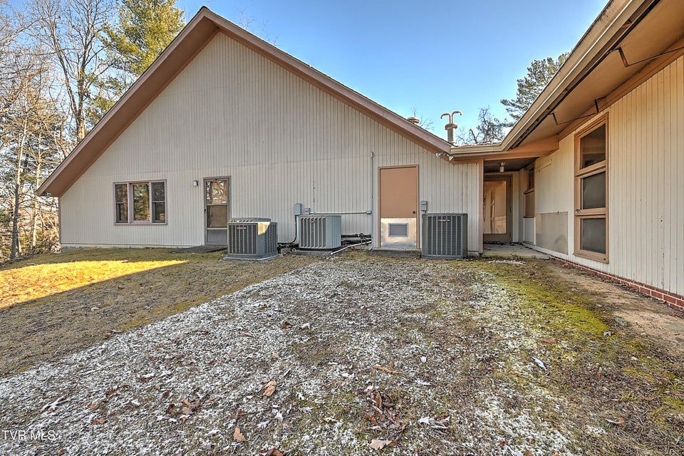 Photo #8: 607 Greenfield Place