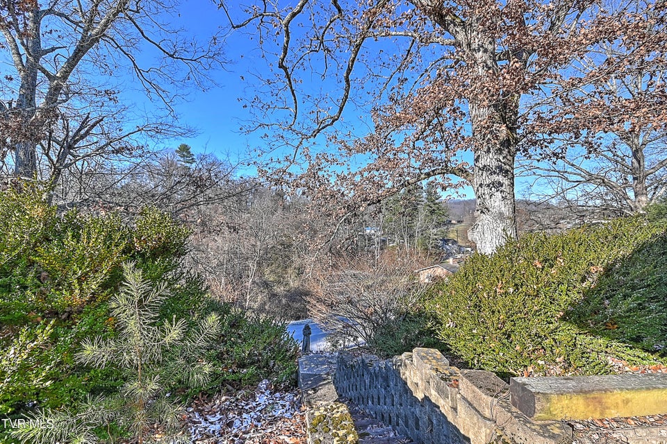 Photo #9: 607 Greenfield Place