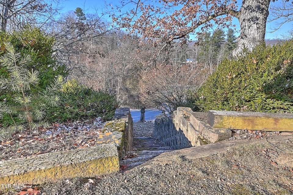 Photo #10: 607 Greenfield Place