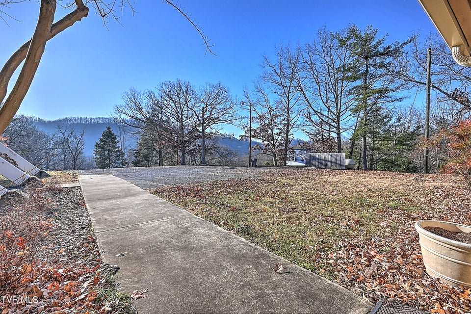 Photo #15: 607 Greenfield Place