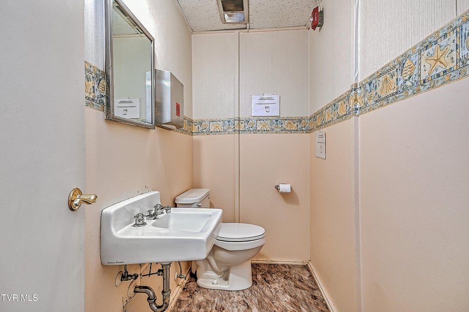 Photo #31: 607 Greenfield Place