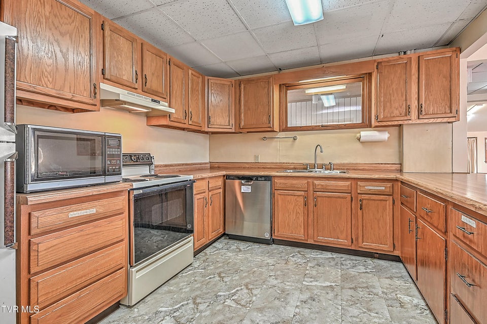 Photo #37: 607 Greenfield Place