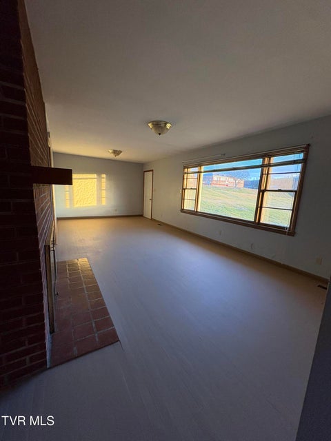 Photo #10: 158 Memorial Drive