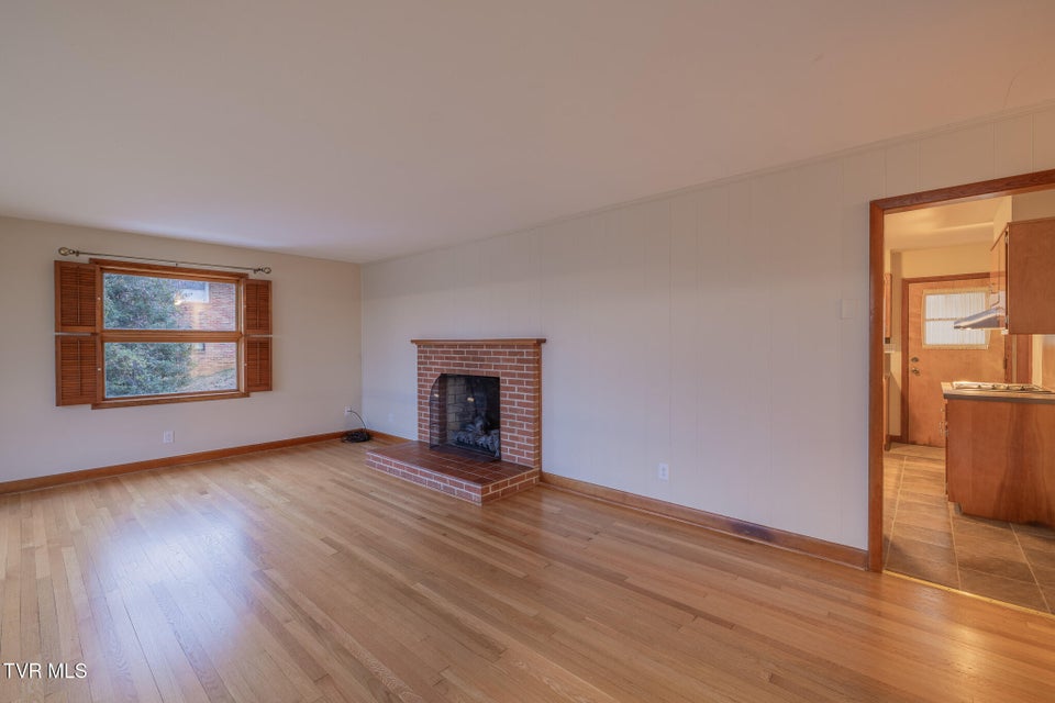 Photo #2: 532 Bays View Rd 