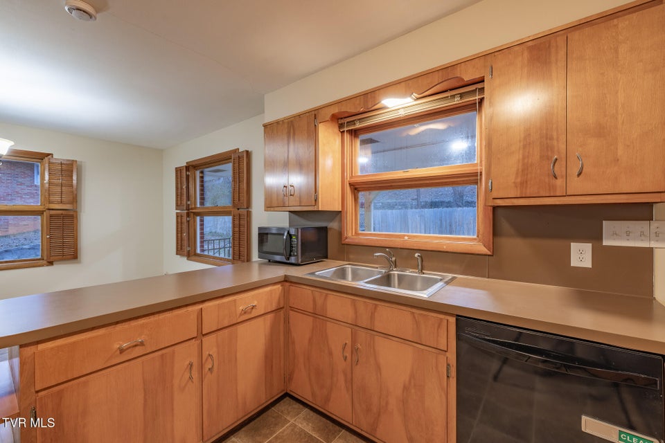 Photo #6: 532 Bays View Rd 