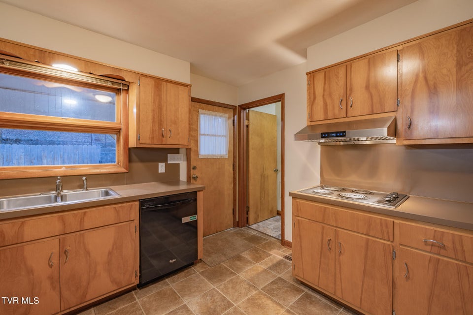 Photo #22: 532 Bays View Rd 