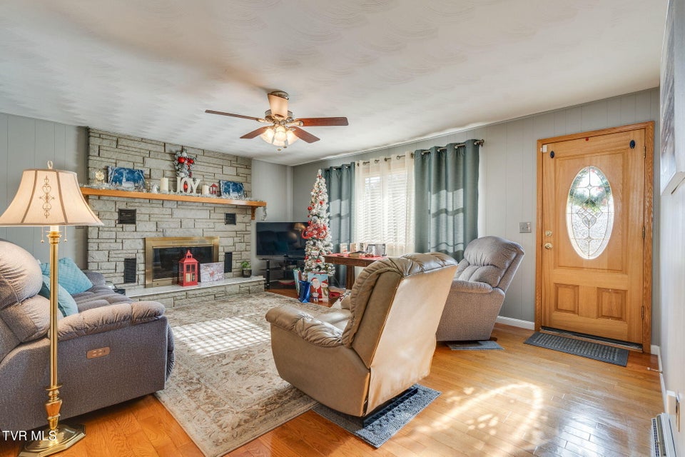 Photo #9: 186 Ridgewood Drive 