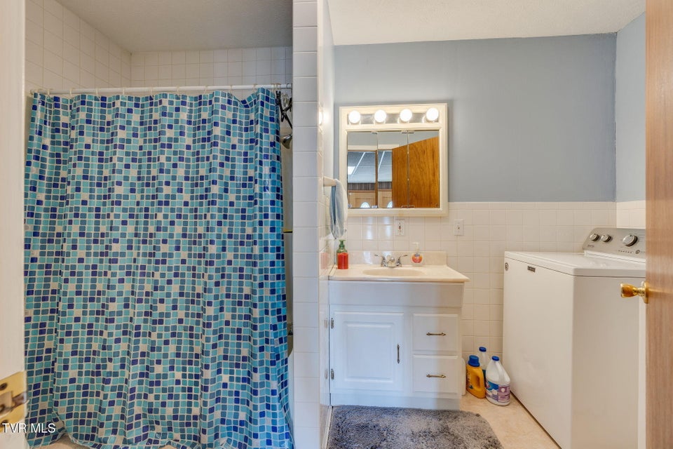 Photo #17: 186 Ridgewood Drive 