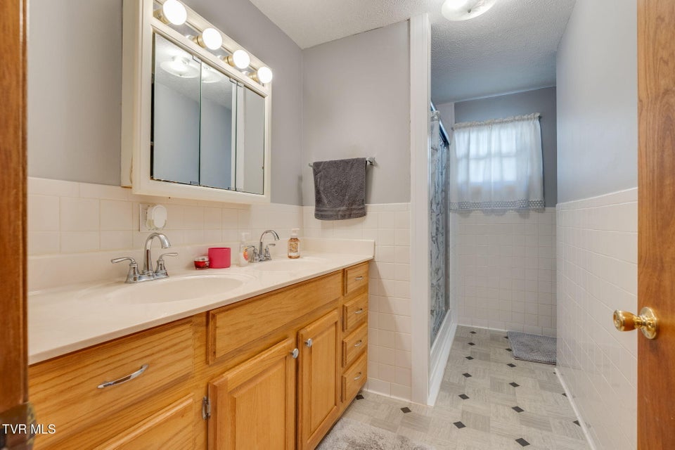 Photo #22: 186 Ridgewood Drive 