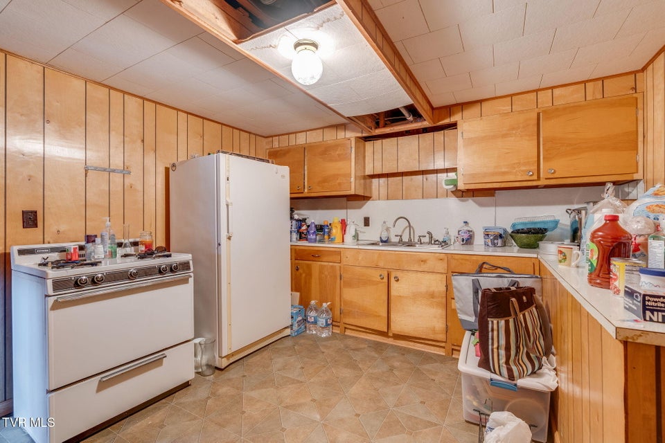 Photo #28: 186 Ridgewood Drive 