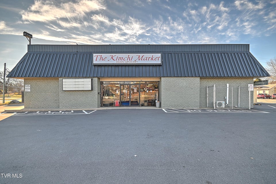 Photo #9: 701 Market Street