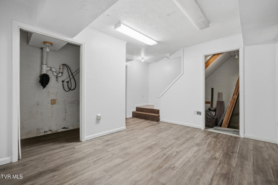 Photo #22: 161 Oakcrest Circle