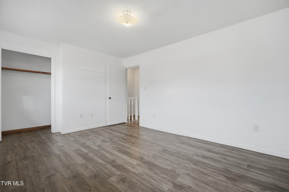 Photo #17: 161 Oakcrest Circle