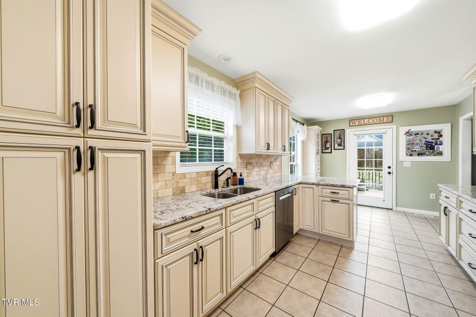 Photo #6: 191 Royal Oaks Drive