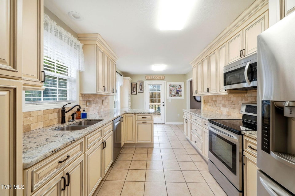 Photo #5: 191 Royal Oaks Drive