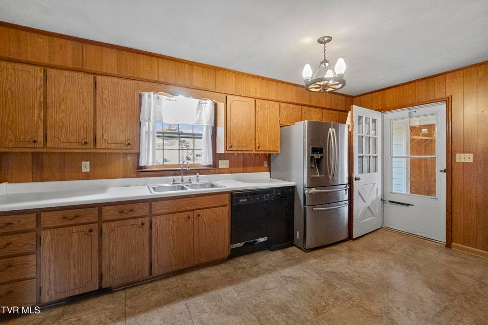 Photo #16: 210 Sioux Trail