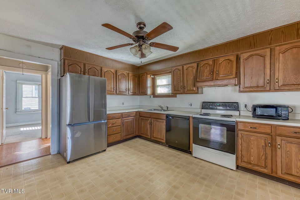 Photo #4: 2222 Windsor Avenue