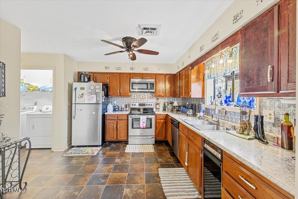 Photo #9: 1141 Timbers E 