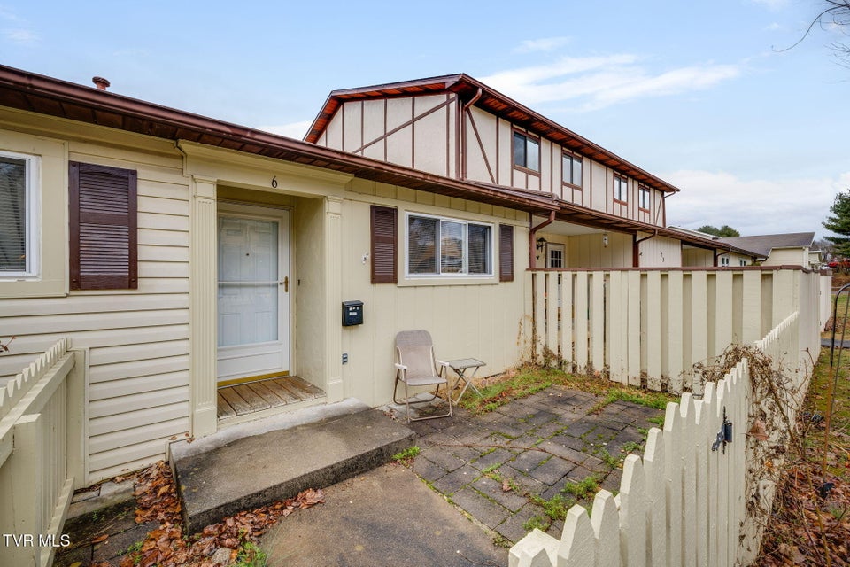 Photo #2: 73 Tulip Grove Circle 