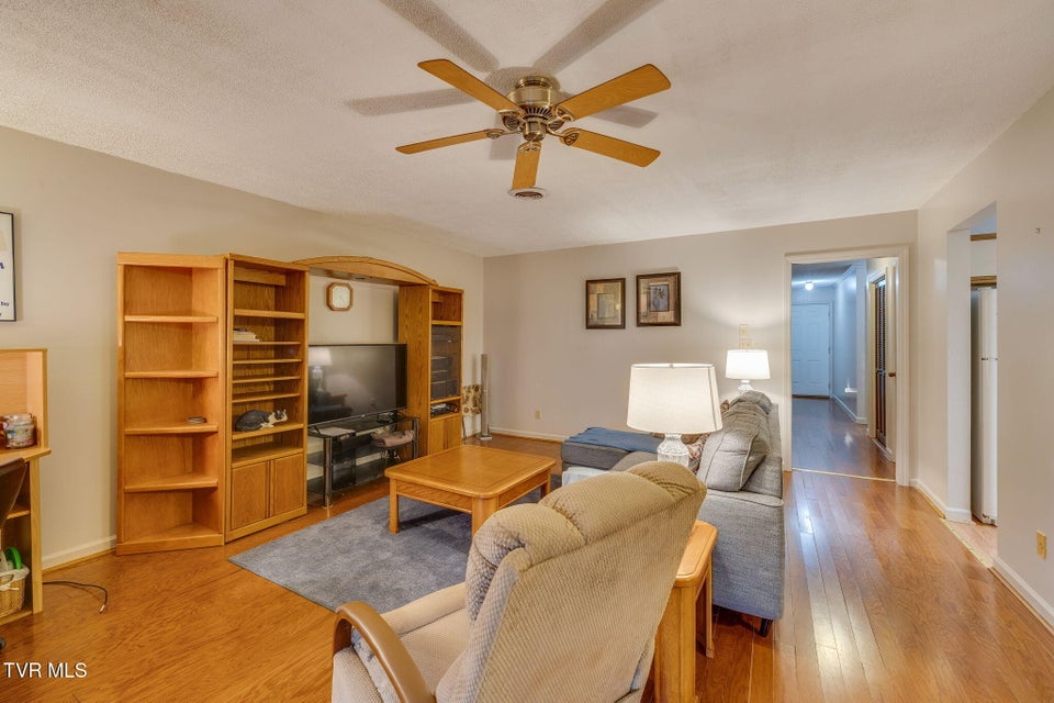 Photo #5: 73 Tulip Grove Circle 