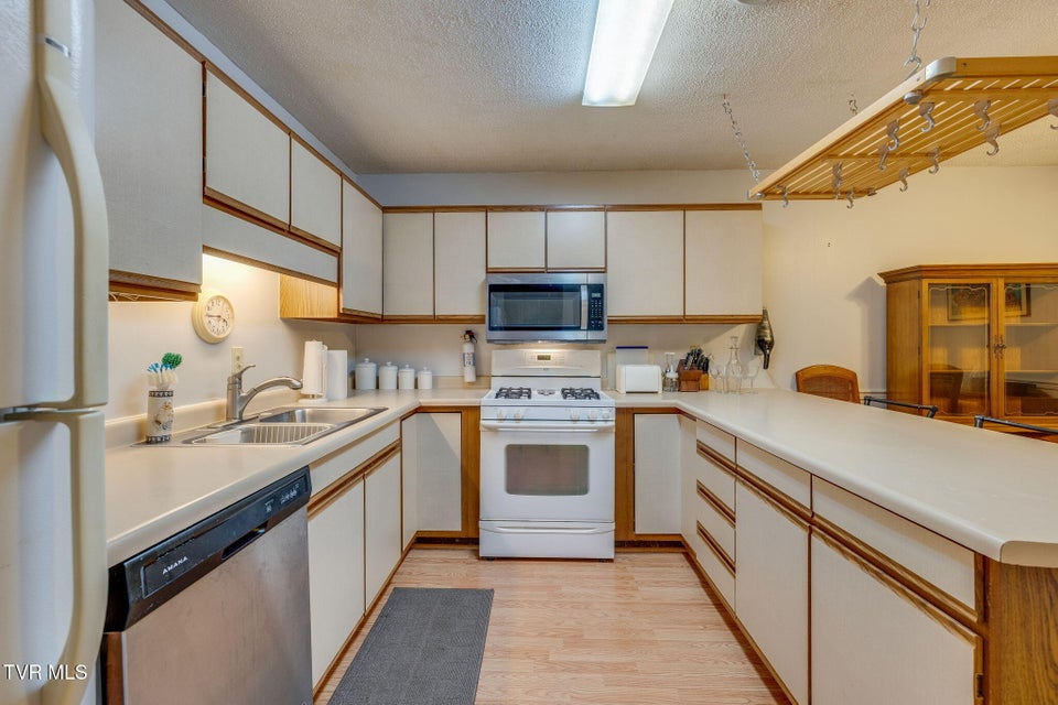 Photo #12: 73 Tulip Grove Circle 