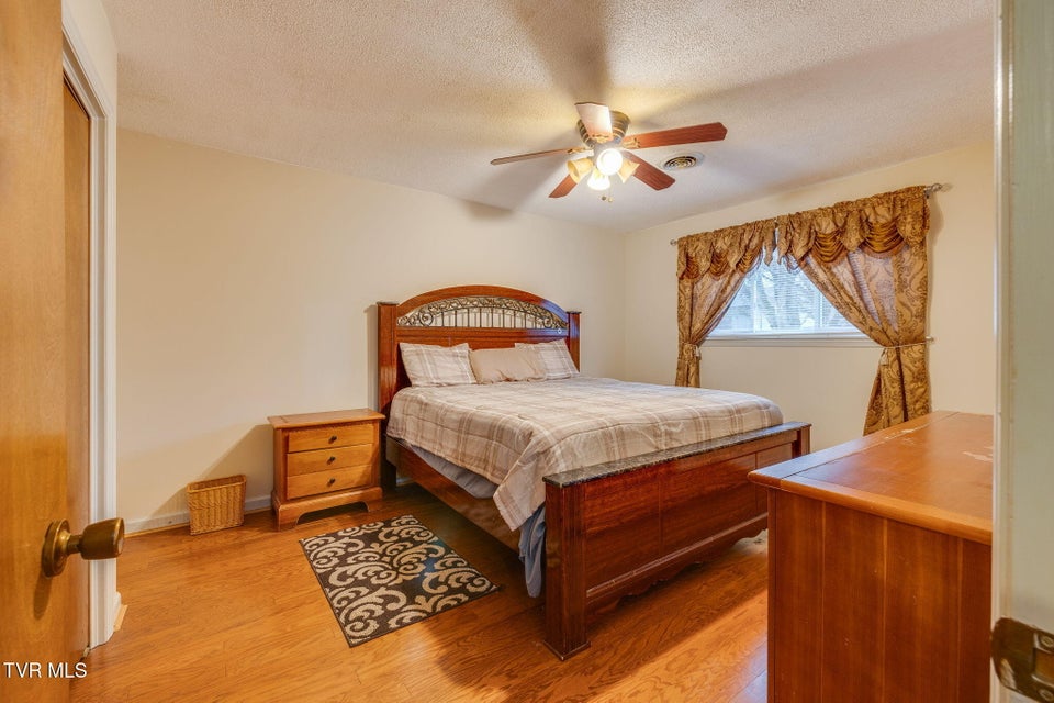 Photo #13: 73 Tulip Grove Circle 