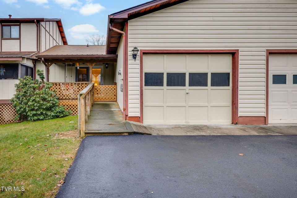 Photo #25: 73 Tulip Grove Circle 