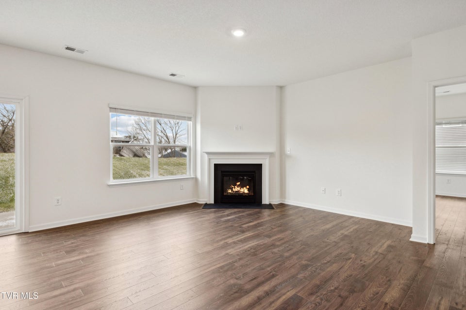 Photo #6: 227 Artist Avenue 