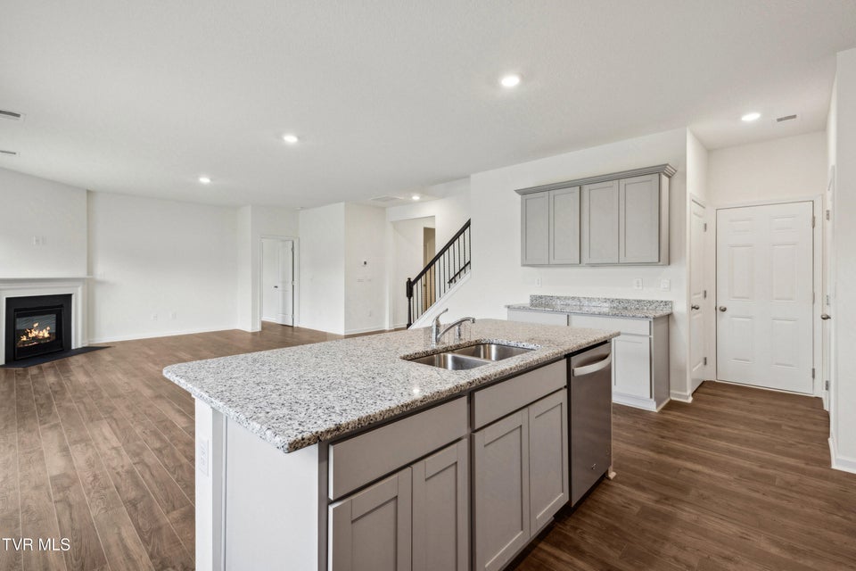 Photo #4: 227 Artist Avenue 